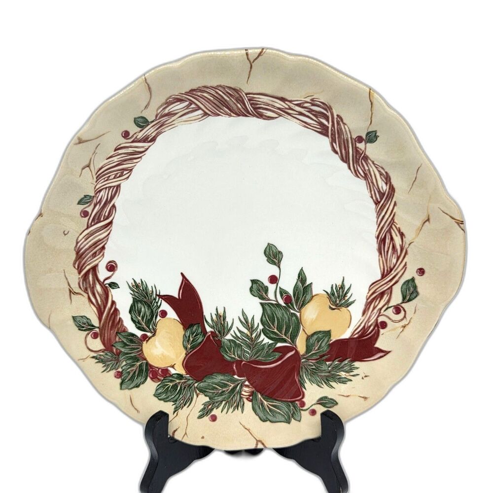 Wedgwood Amway 1998 "Pears And Berries" Christmas Wreath 9 1/2" Serving Plate